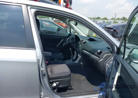 2015 Subaru Forester 2.5I Premium z USA, uszkodzony, nr VIN JF2SJAFC2FH478316